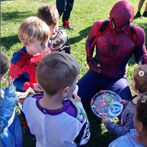 Spyder Man in action – web-slinging superhero party entertainer Sydney encouraging shy children to join in the fun at Sydney kids’ parties.