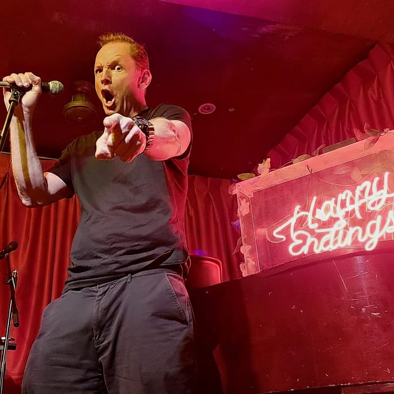 Comedy entertainer for Sydney kids parties, performing stand-up comedy - Jonas Holt